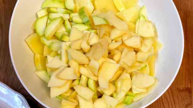 Paso 1: tortilla de patatas con manzana